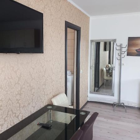 Ferienwohnung Casa Davison Târgu Jiu Exterior foto