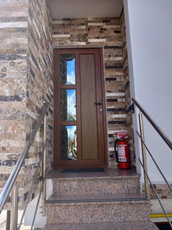 Ferienwohnung Casa Davison Târgu Jiu Exterior foto