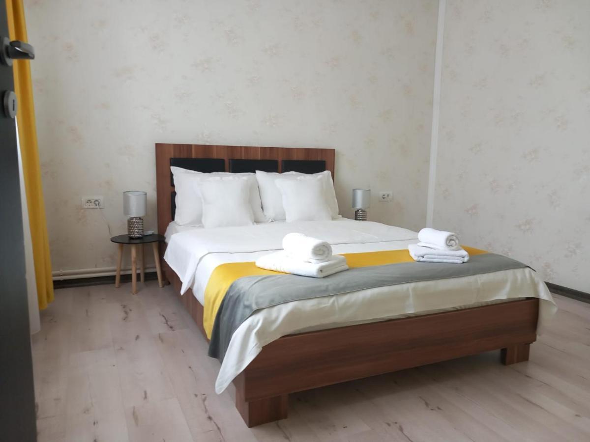 Ferienwohnung Casa Davison Târgu Jiu Exterior foto