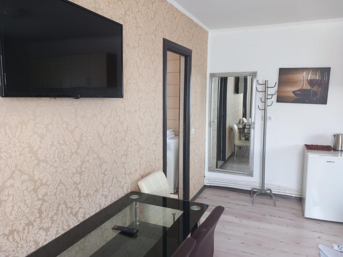Ferienwohnung Casa Davison Târgu Jiu Exterior foto